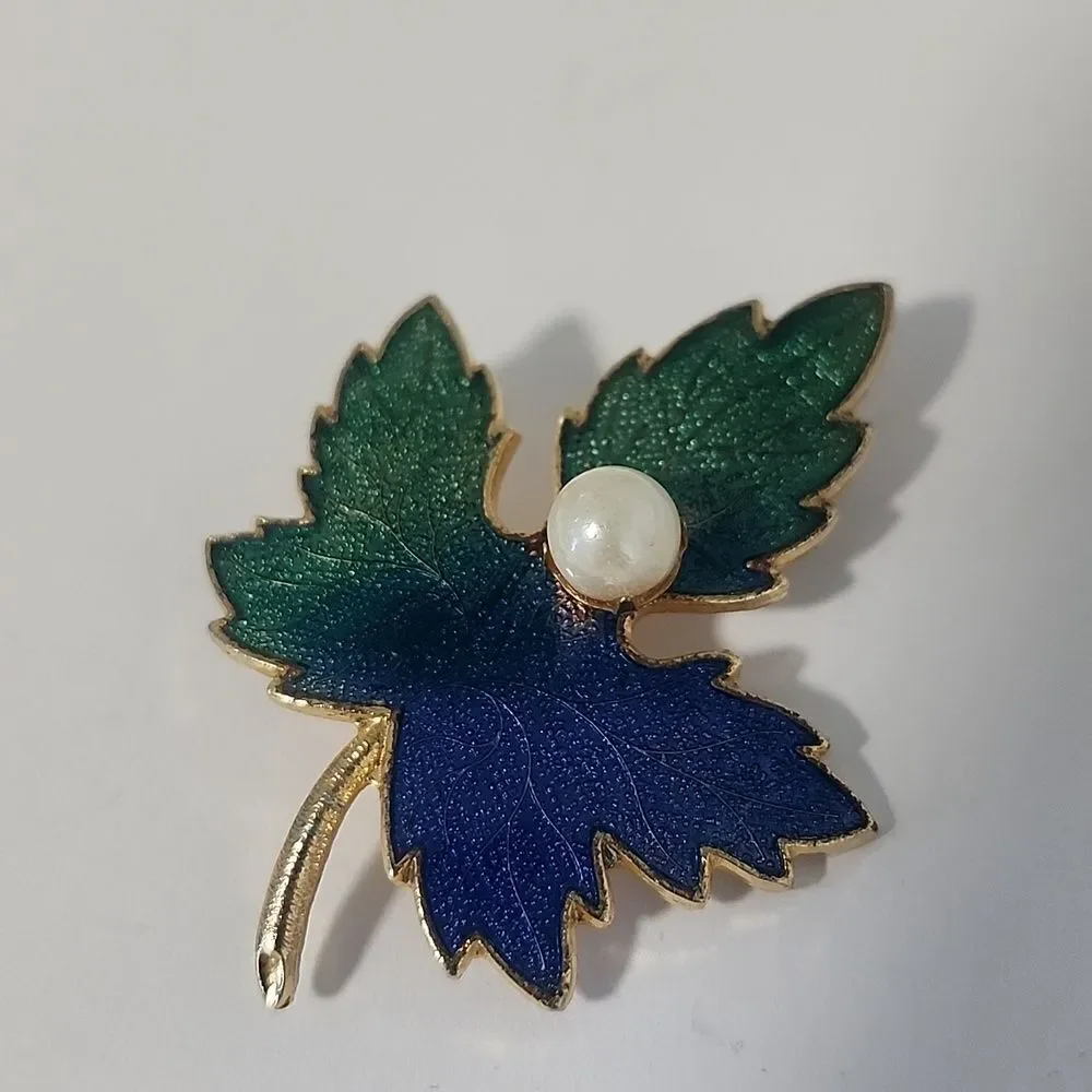 Elegant Green and Blue Leaf Brooch with Faux Pearl Accent